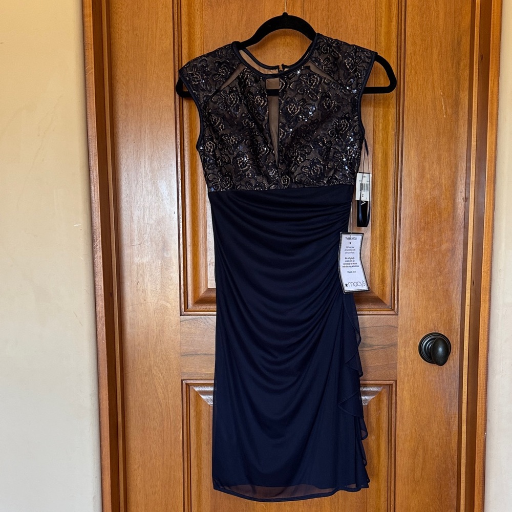 Elegant Navy Blue Lace Evening Dress